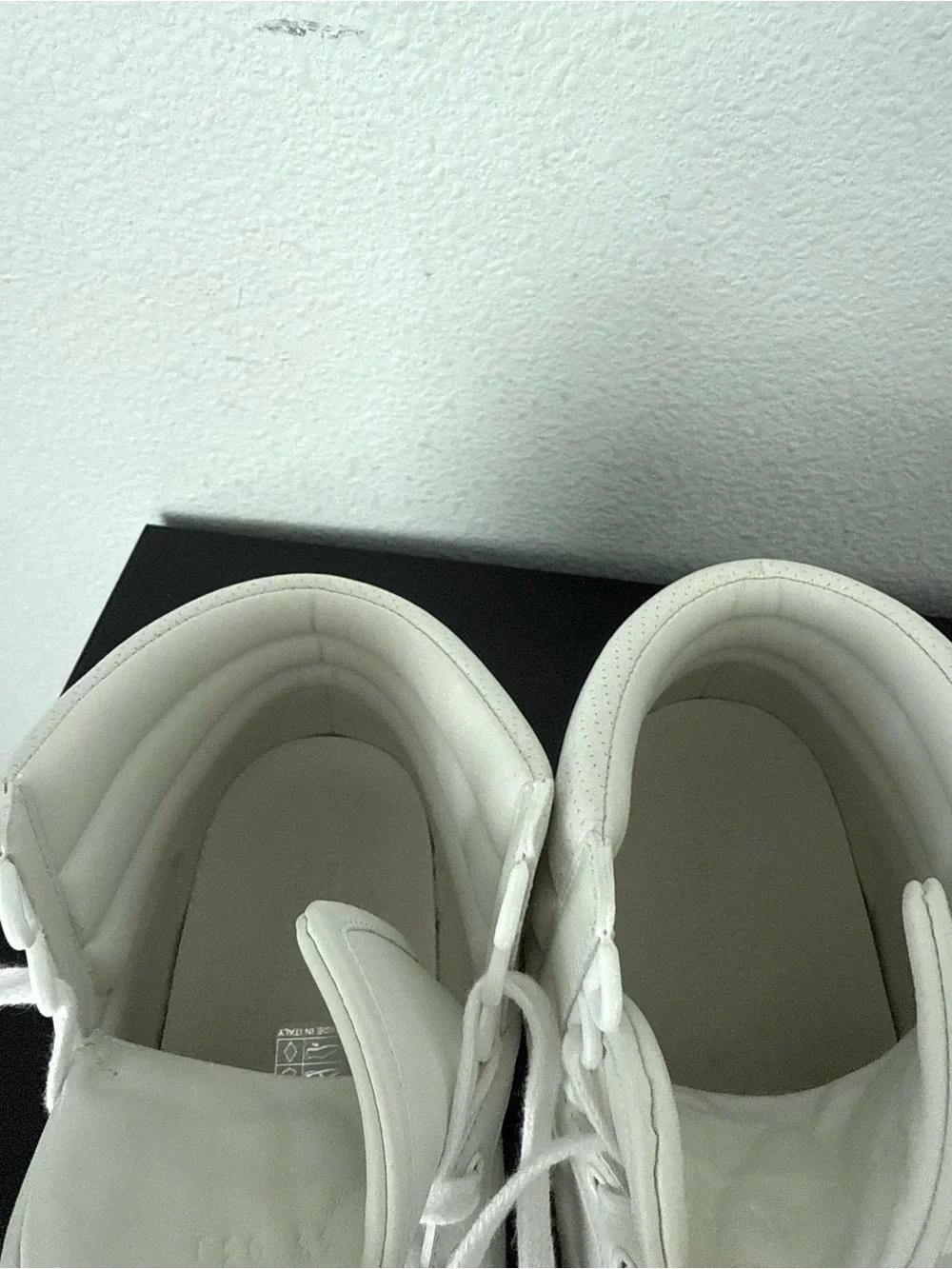 EUC Gucci Ace Interlocking G Logo White Leather High Top Sneakers